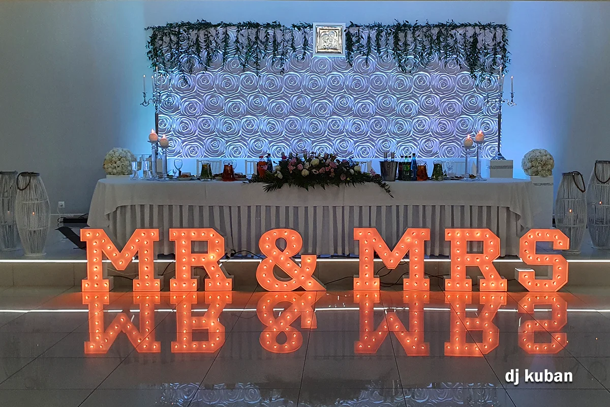 Napis LED MIŁOŚĆ / MR & MRS - zdjęcie 3